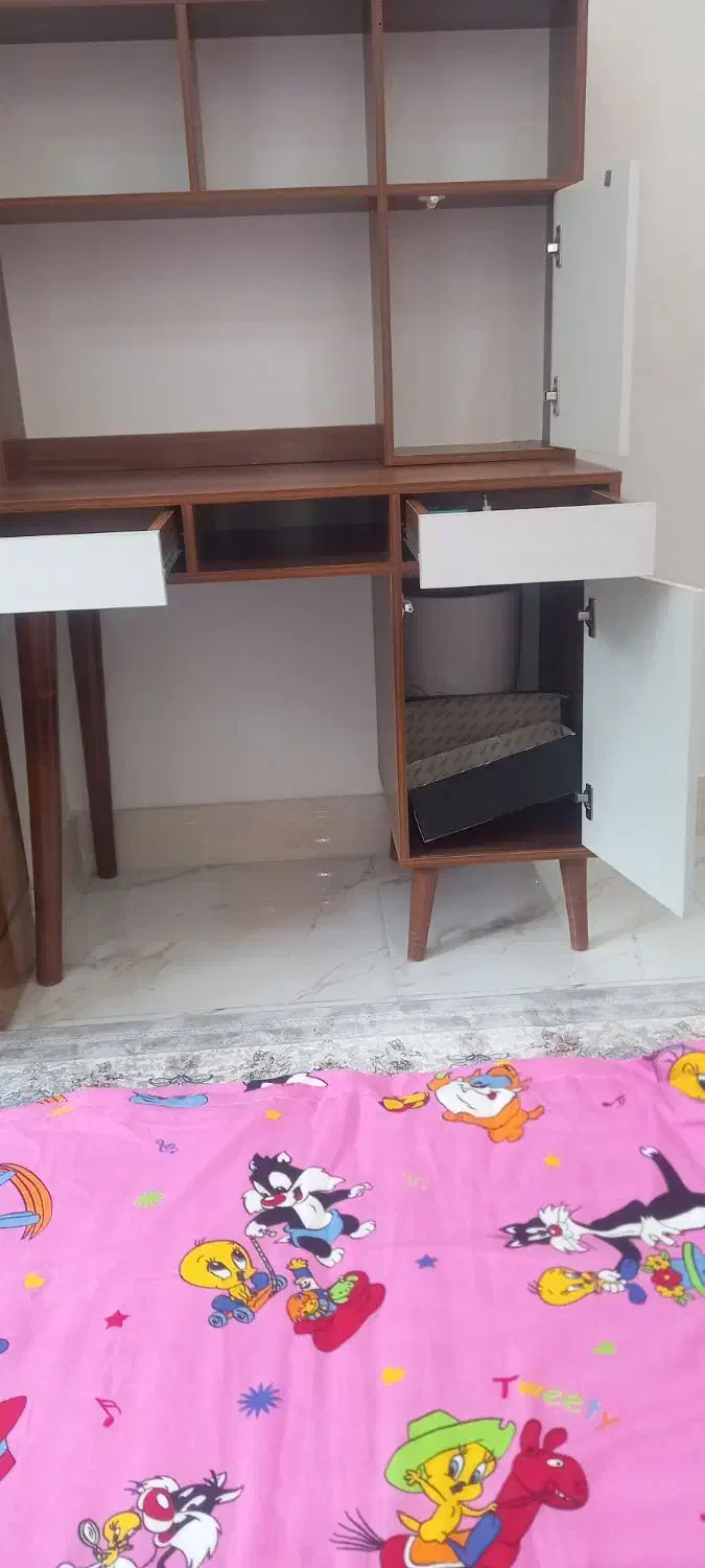 میز تحریر|میز تحریر و کامپیوتر|گرمی, |دیوار