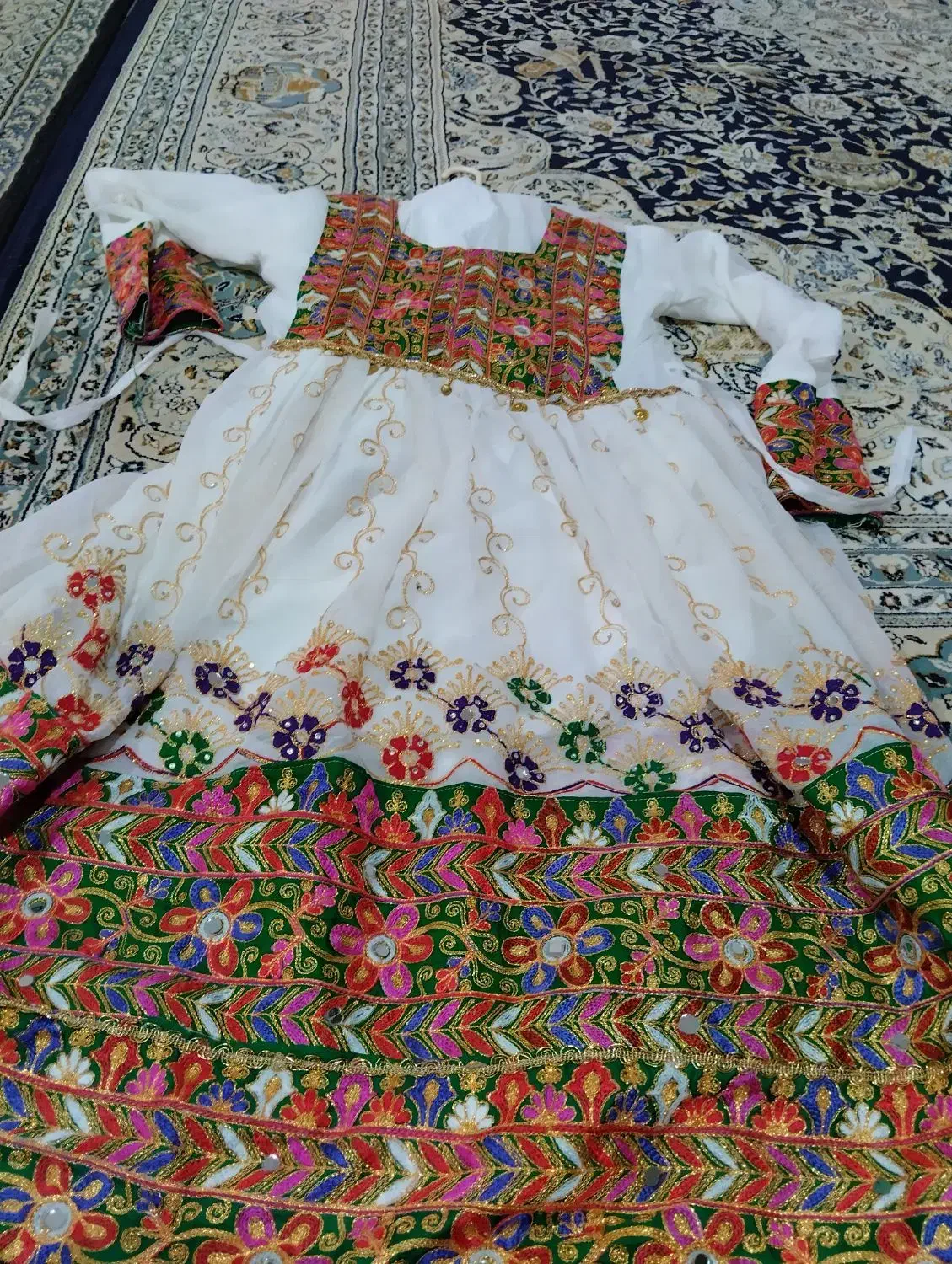 لباس گنگ افغانی|لباس|نیمروز, |دیوار
