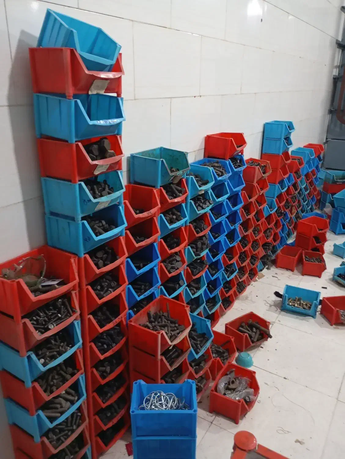 فروش انواع پیچ و مهرهای اینچی و میلیمتری|فروشگاه و مغازه|رستم, |دیوار