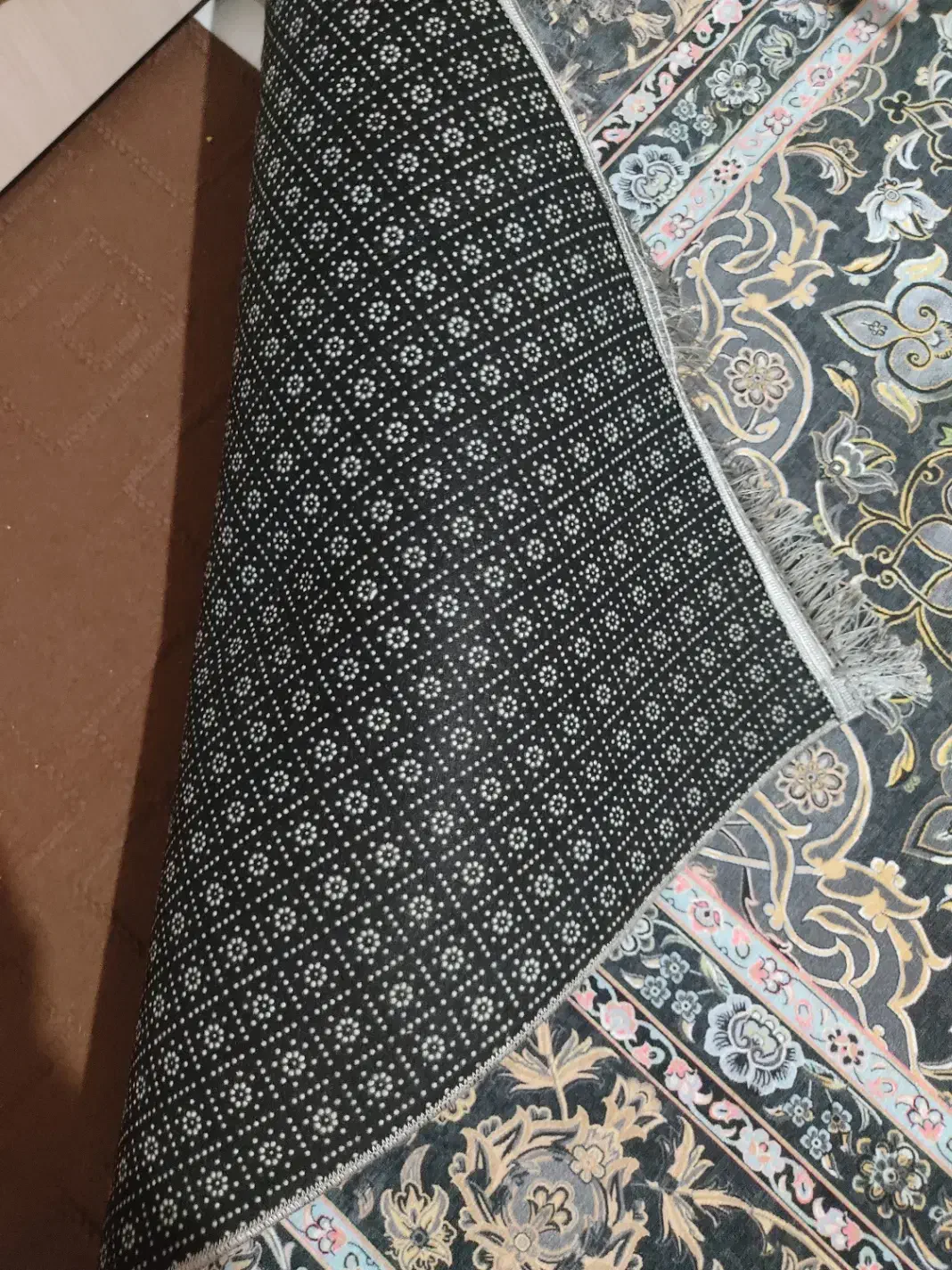 فرشینه|فرش|بندر انزلی, زنبق|دیوار