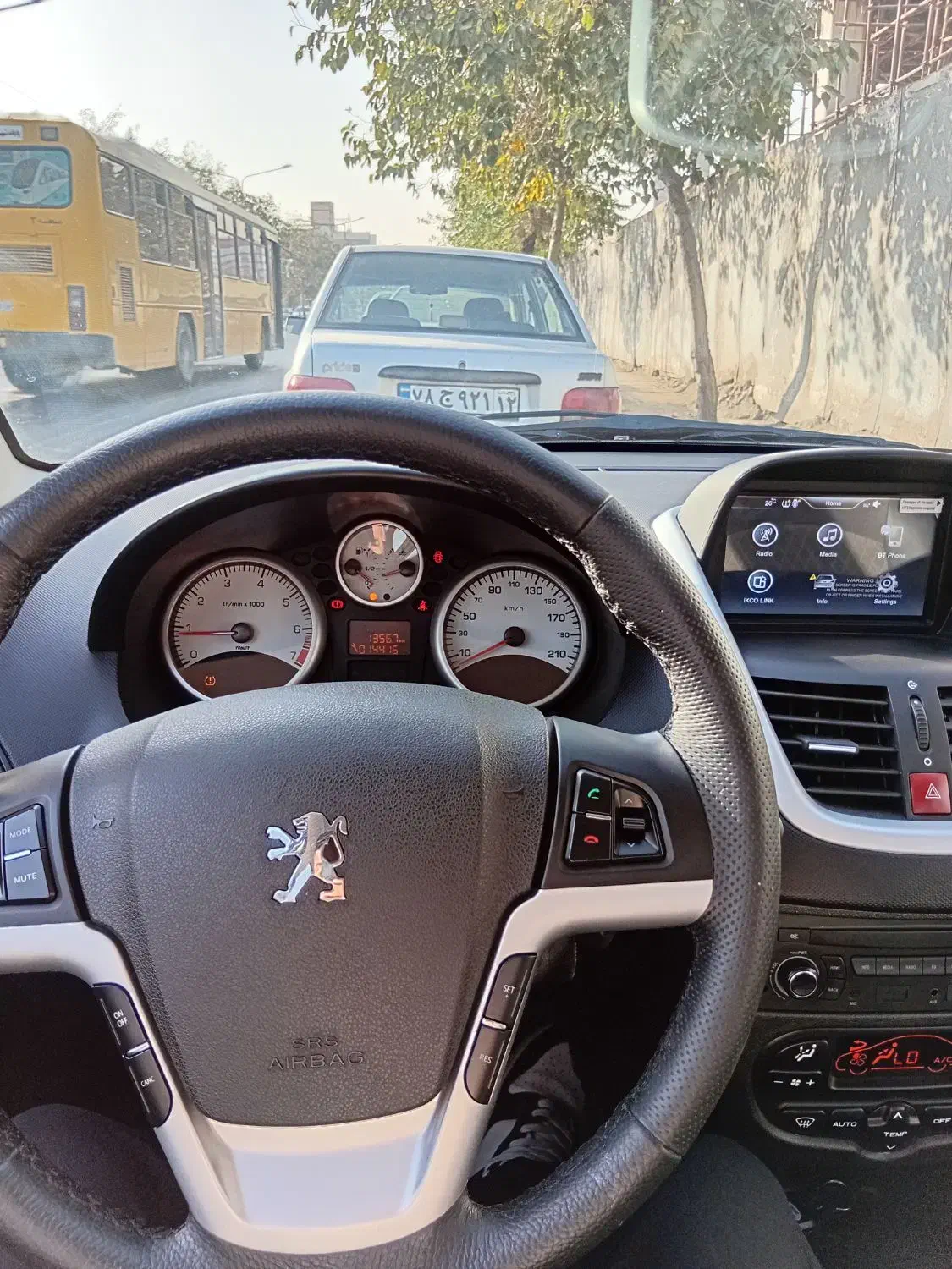 پژو ۲۰۷ مشکی سقف پاناروما|خودرو سواری و وانت|مشهد, طبرسی شمالی|دیوار