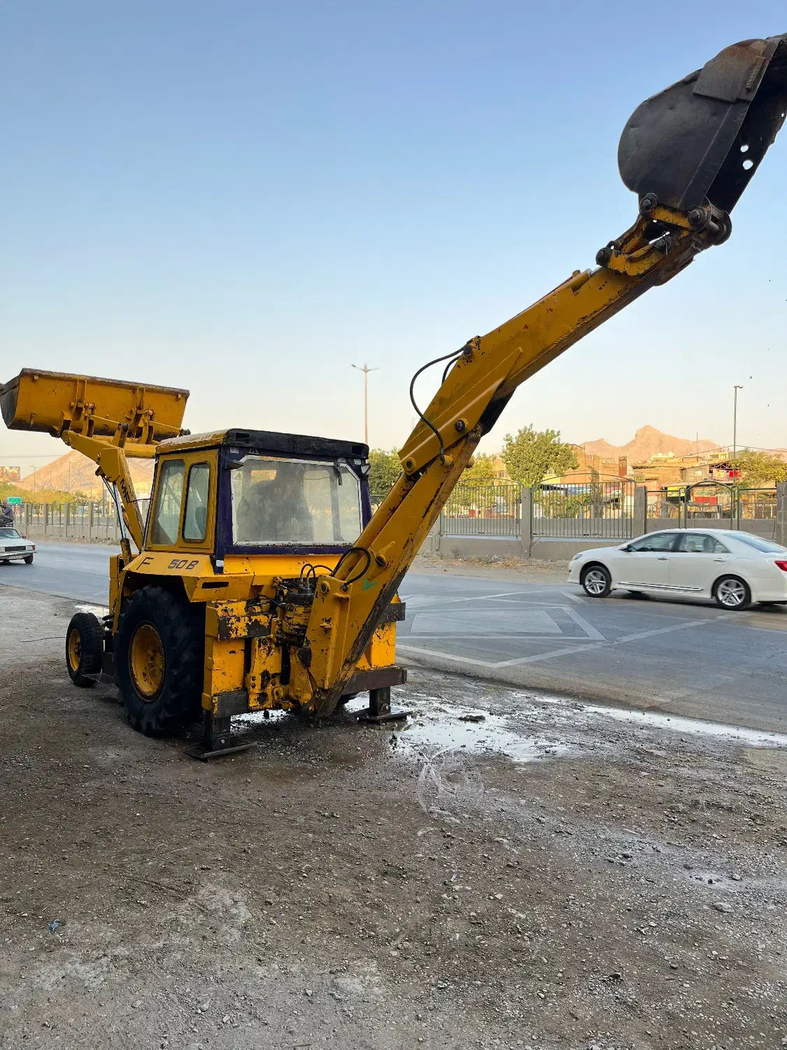 بیل بکهو ام اف انگلیسی|خودرو سنگین|اصفهان, قائمیه|دیوار