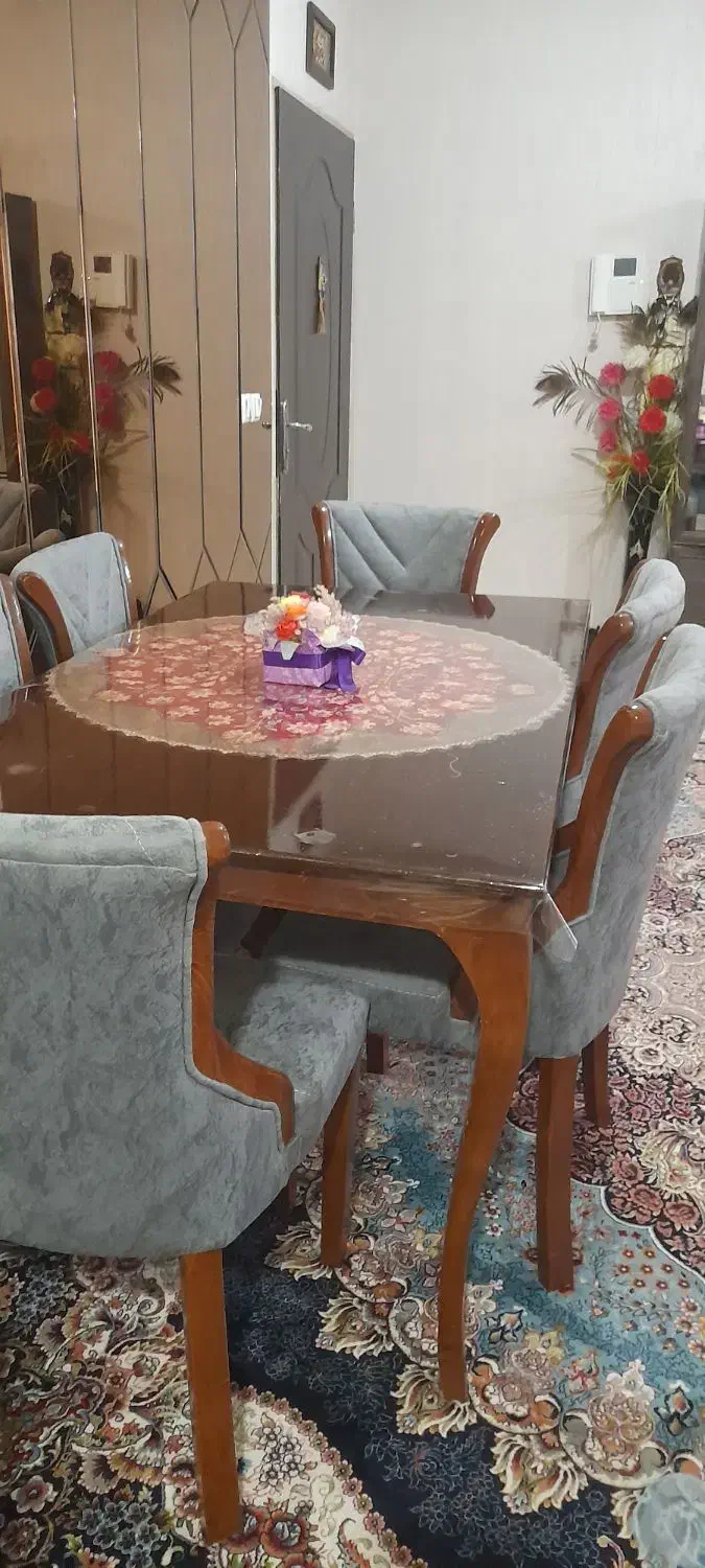 میز نهار خوری در حد|میز و صندلی غذاخوری|فردیس, نگارستان|دیوار