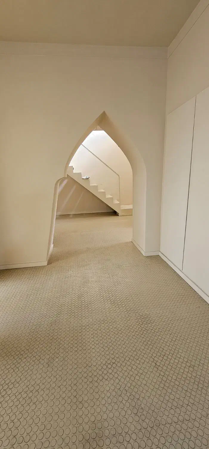 ۵۰۰متر بنا با ۳۰۰متر حیاط دربست پارک هنرمندان