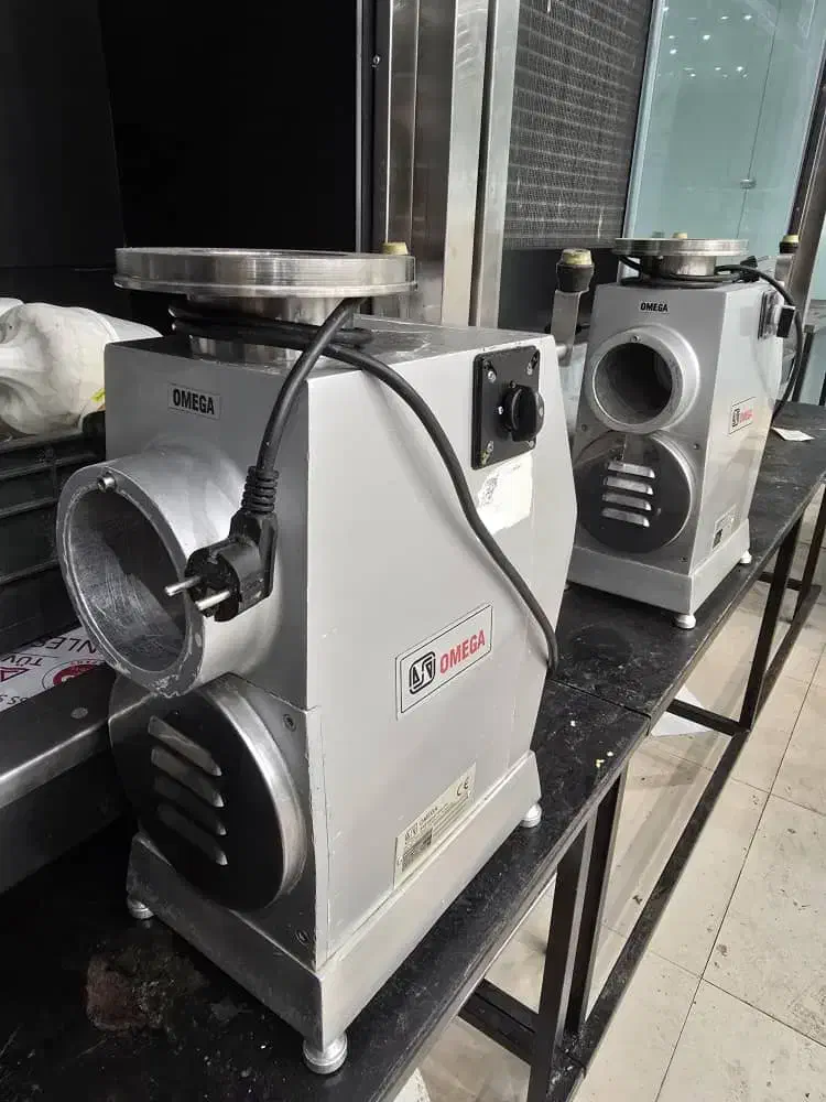 خریدار چرخ گوشت استخوان بر کالباس بر خارجی ایرانی|کافیشاپ و رستوران|کرج, گلدشت|دیوار