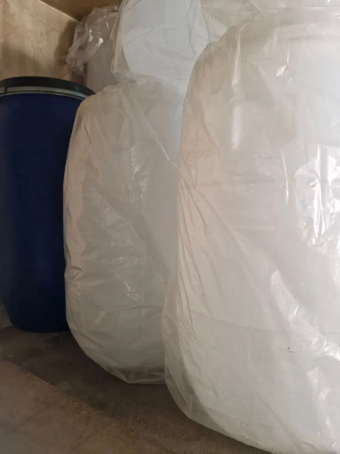 انواع بشگه مواد سفید و ابی|ظروف نگهدارنده، پلاستیکی، یک‌بارمصرف|کرج, باغستان|دیوار