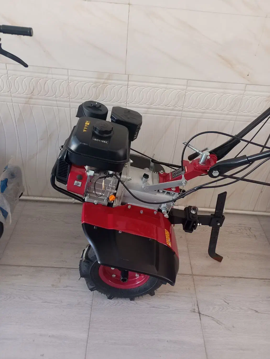 تیلر 7اسب بنزینیSAN فقط روغن ریختم توش روشن نشده|ماشین‌آلات صنعتی|سنندج, |دیوار