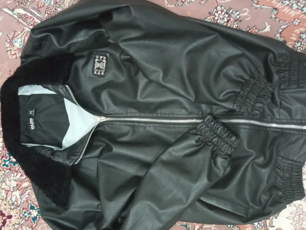 کت چرم|لباس|جوانرود, |دیوار