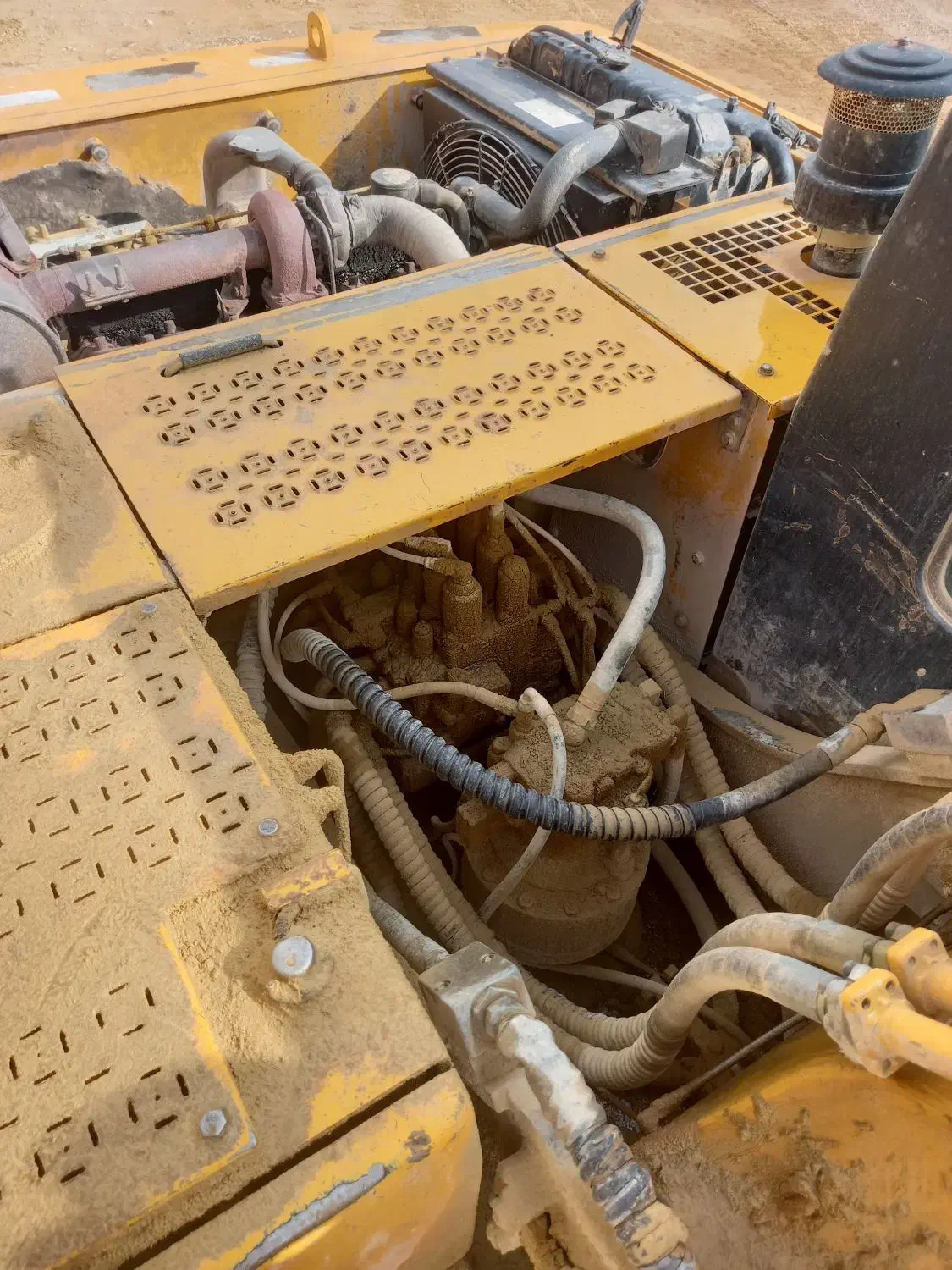 فروش بیل‌مکانیکی هیوندا ۲۱۰|خودرو سنگین|آبیک, |دیوار