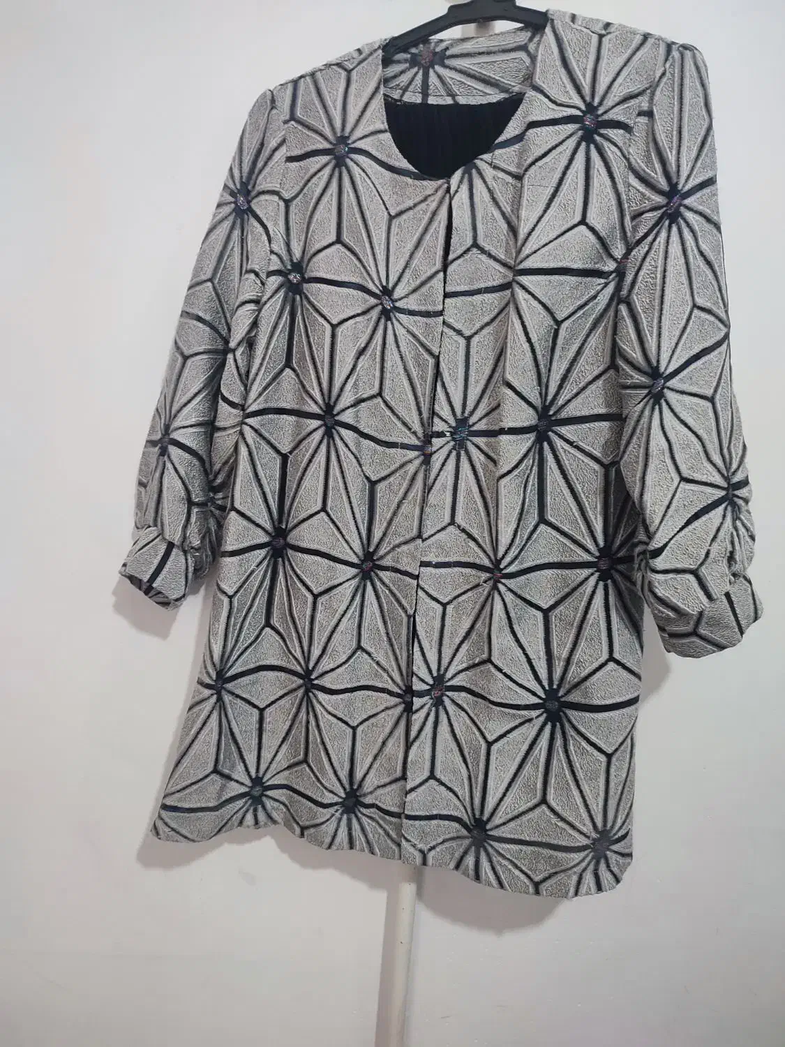 تعدادی مانتو و روسری و شال|لباس|کرمانشاه, |دیوار