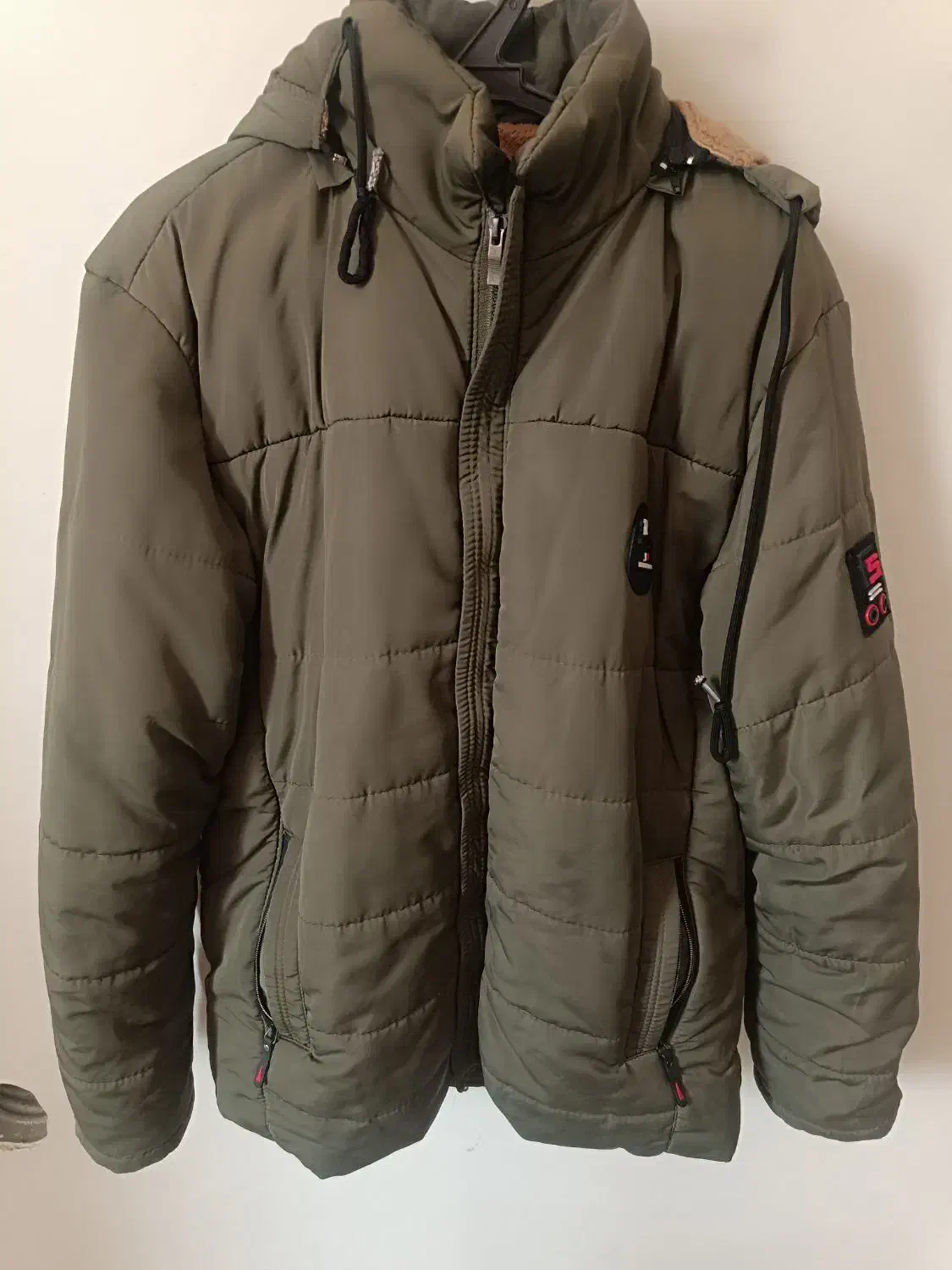 کاپشن|لباس|ایذه, |دیوار