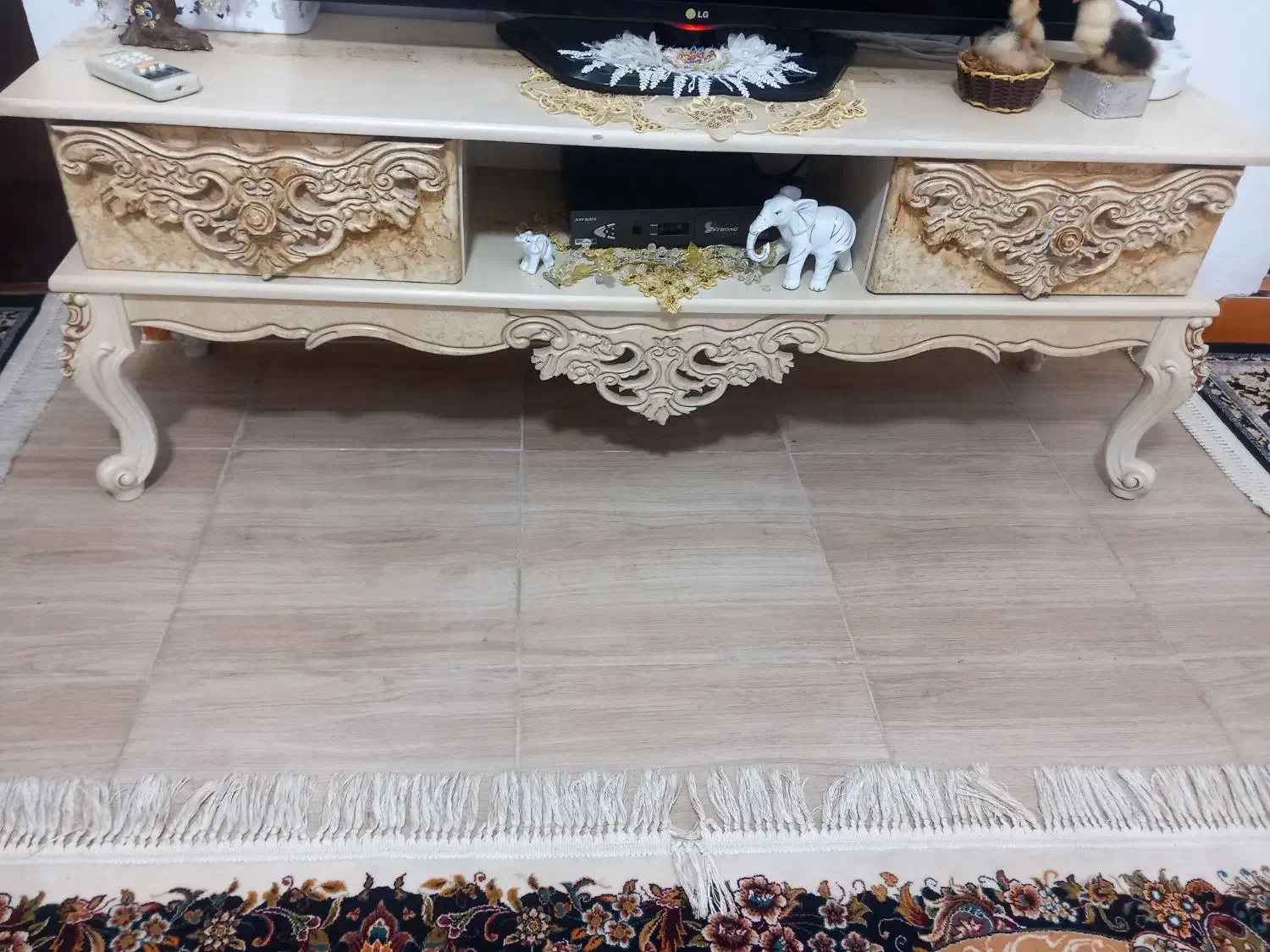 میز تلویزیون در حد نو دو کشو ساچمه ای بسیار جنس|بوفه، ویترین، کنسول|رشت, حومه رشت|دیوار