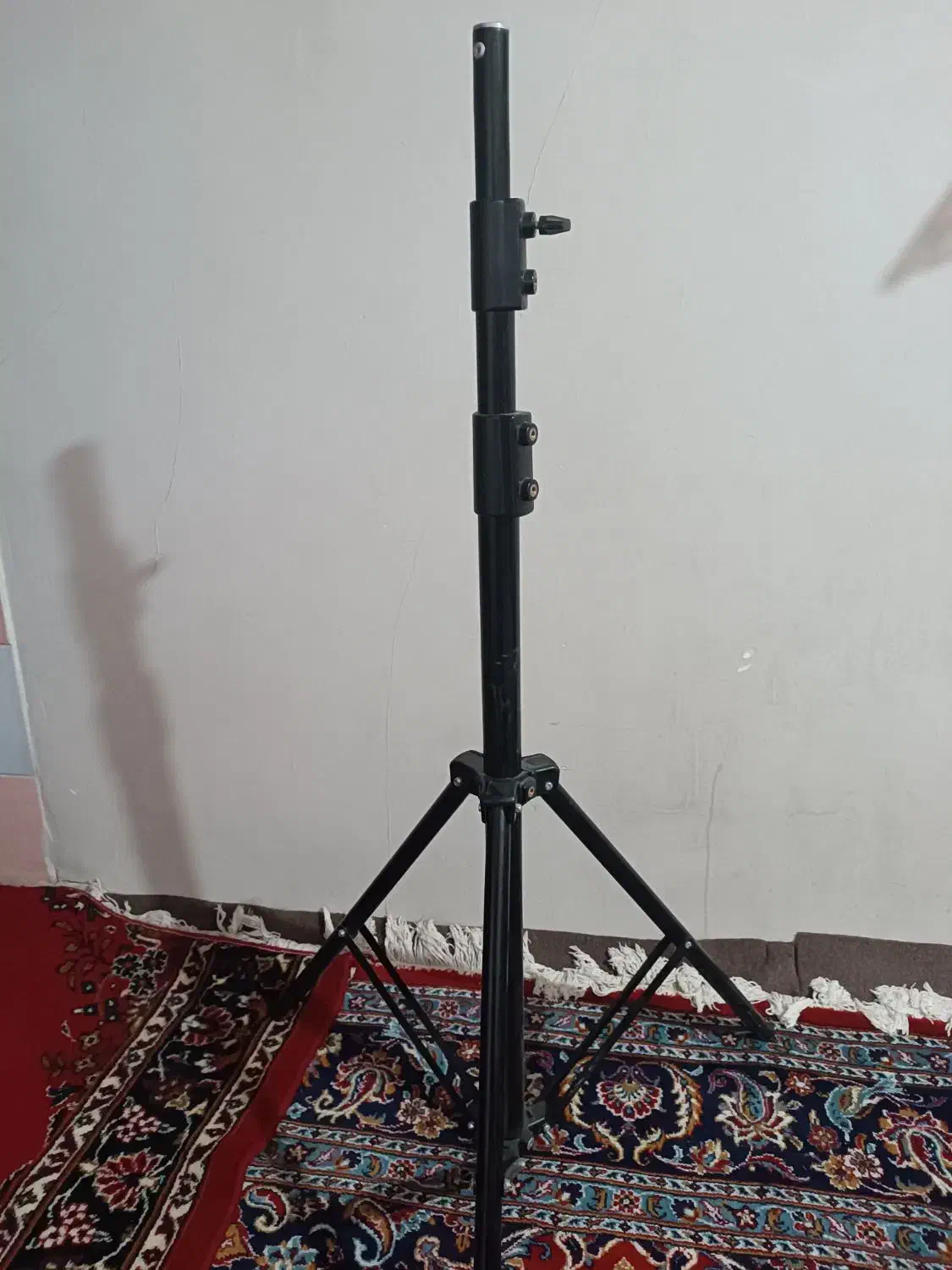 در حد نو وبشرط|دوربین عکاسی و فیلم‌برداری|بهارستان, |دیوار