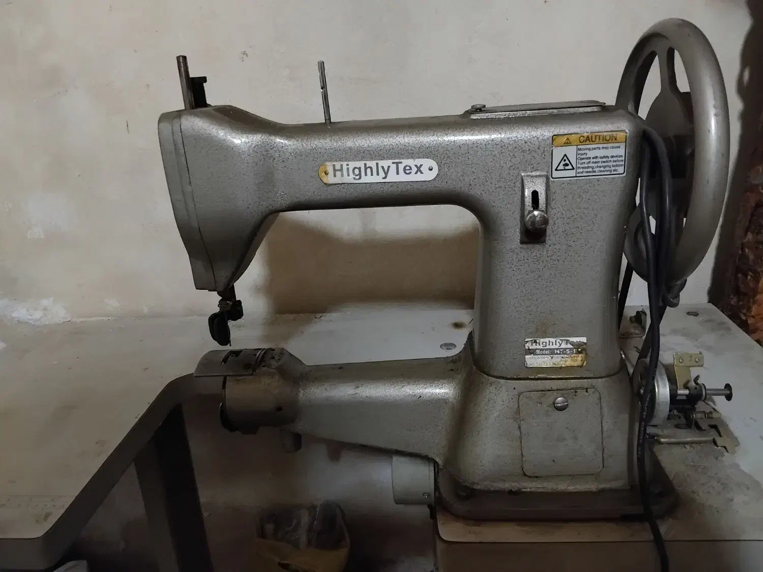 چرخ درشت دوزی کفاشی|چرخ خیاطی و ریسندگی|قرچک, میرزائی جنوبی|دیوار