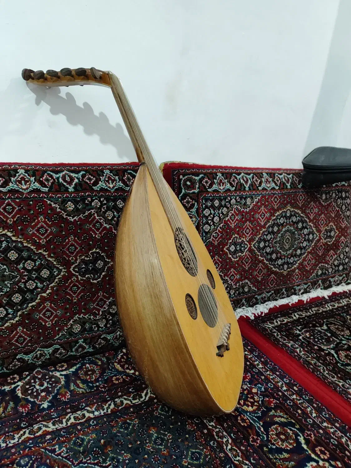 سازه عود|سازهای سنتی|سنندج, |دیوار