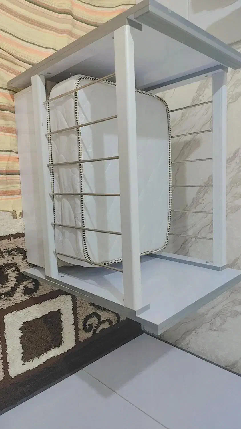 گهواره وتخت کنار مادر نو به همراه تشک نو|تخت و صندلی بچه|کرمانشاه, |دیوار