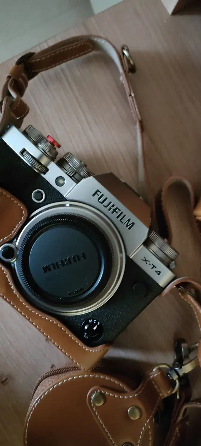 بادی فوجی فیلم ایکس تی فور به همراه لوازم جانبی|دوربین عکاسی و فیلم‌برداری|تهران, مهران|دیوار