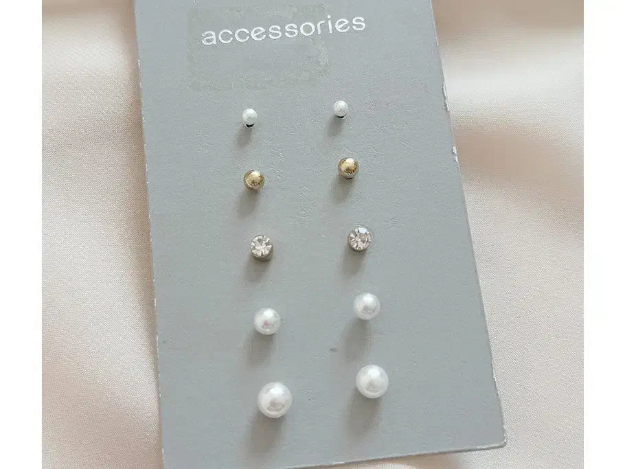 گوشواره میخی پک دار 5 جفتی مدل چند رنگ|بدلیجات|زاهدان, |دیوار