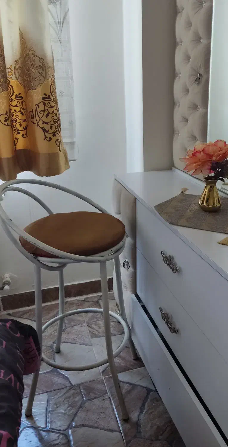 صندلی|صندلی و نیمکت|هشتگرد, شهرک صبا سوله|دیوار