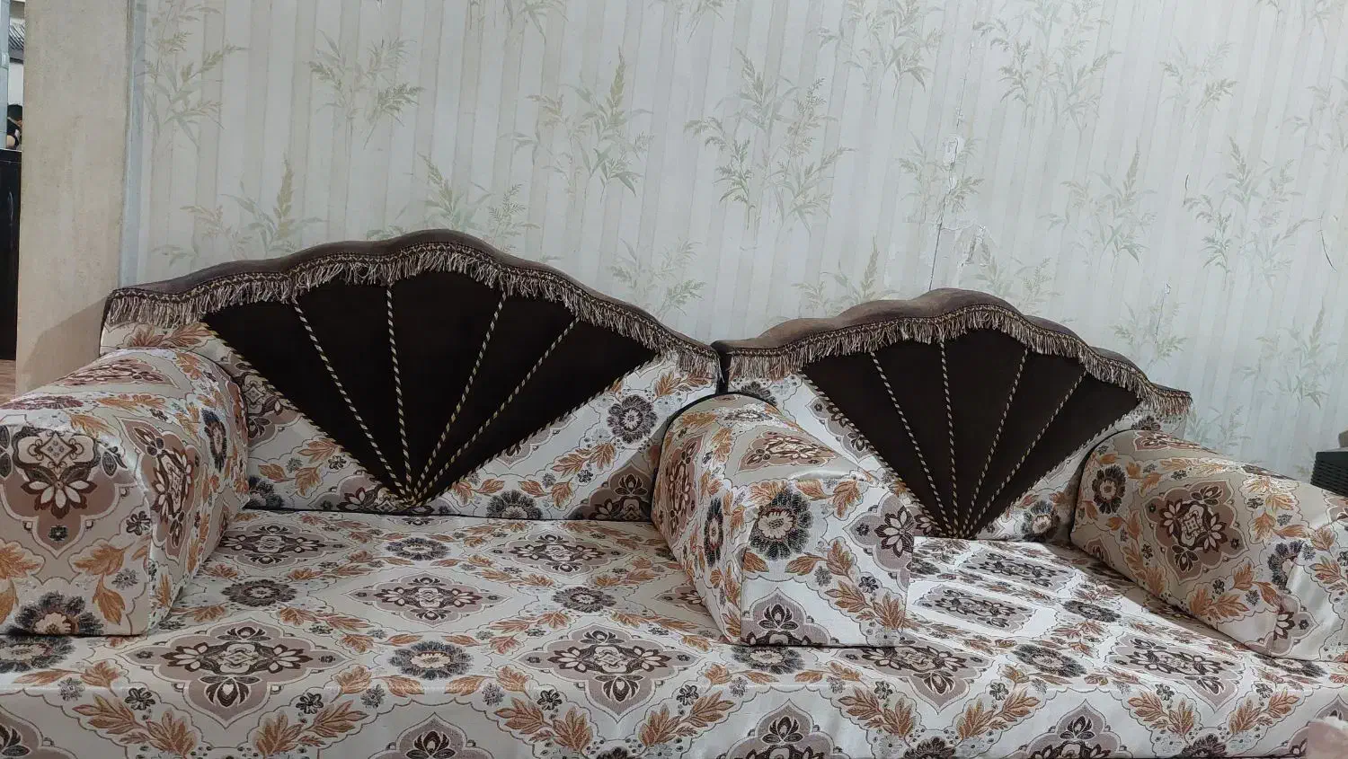 پشتی یا شاهنشین|پشتی|محمدشهر, محمدشهر|دیوار