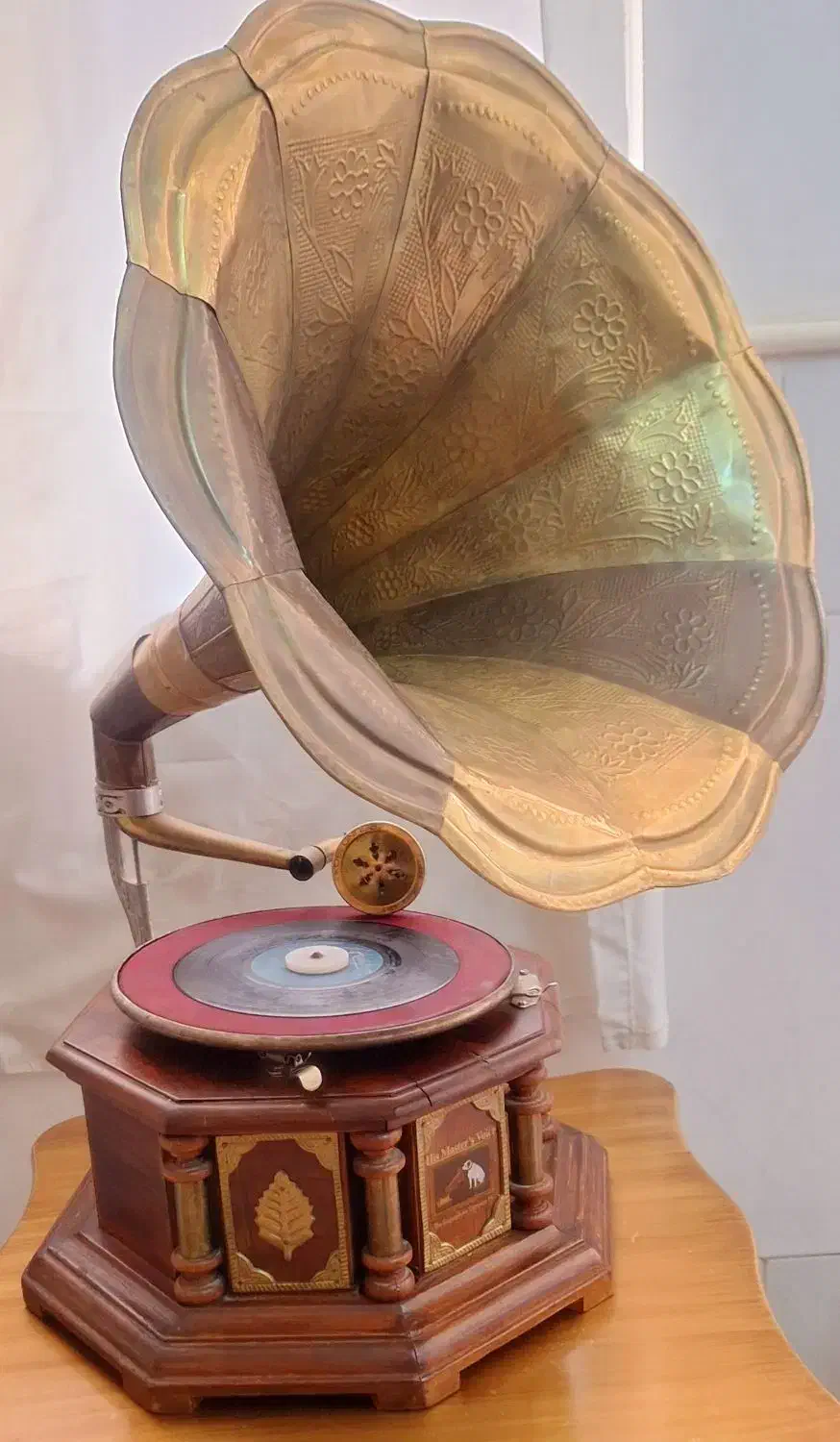 گرامافون آنتیک اصل|کلکسیون اشیاء عتیقه|قم, باجک یک|دیوار