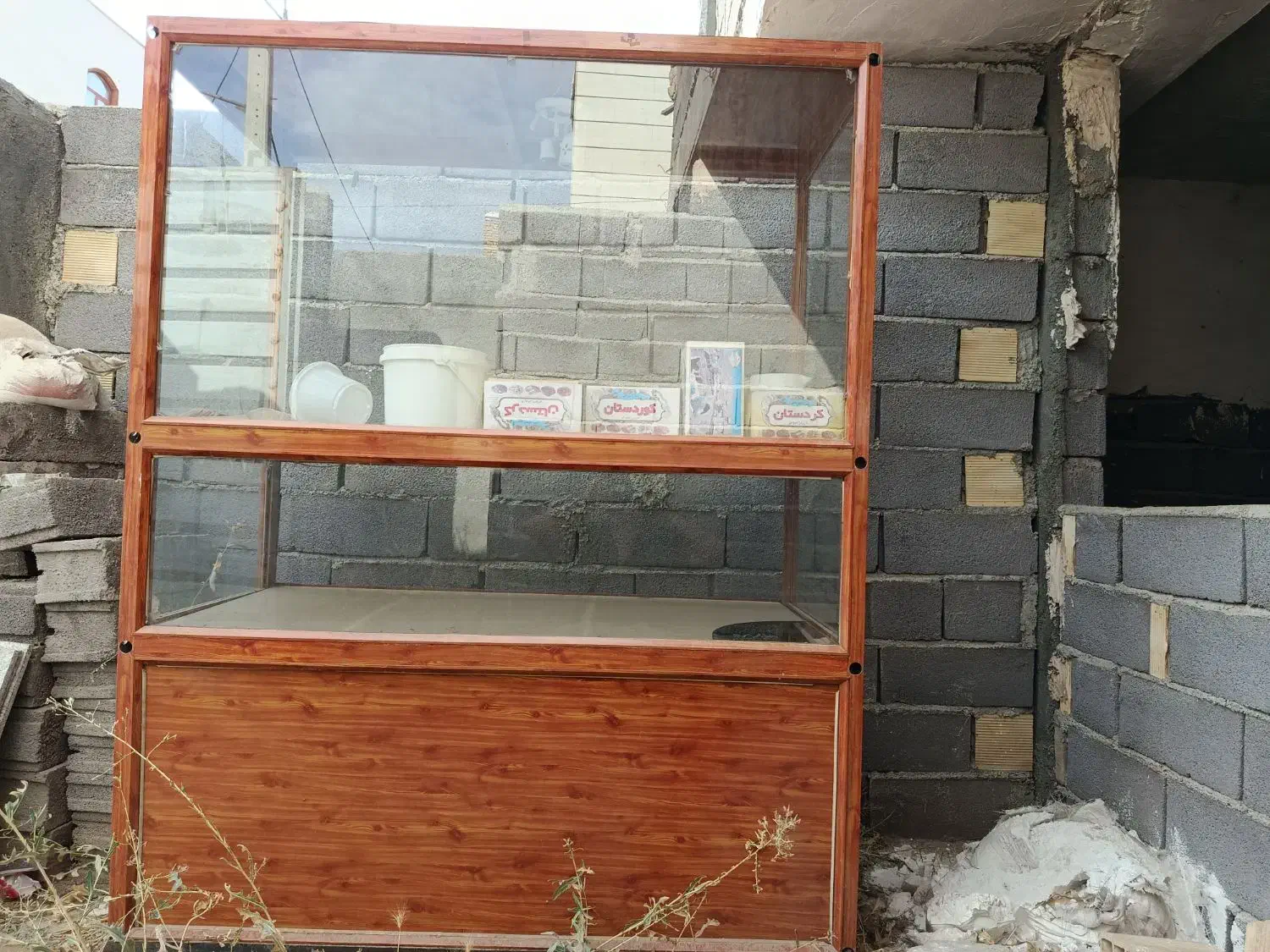 ویترین بزرگ در حد نو|بوفه، ویترین، کنسول|دهگلان, |دیوار