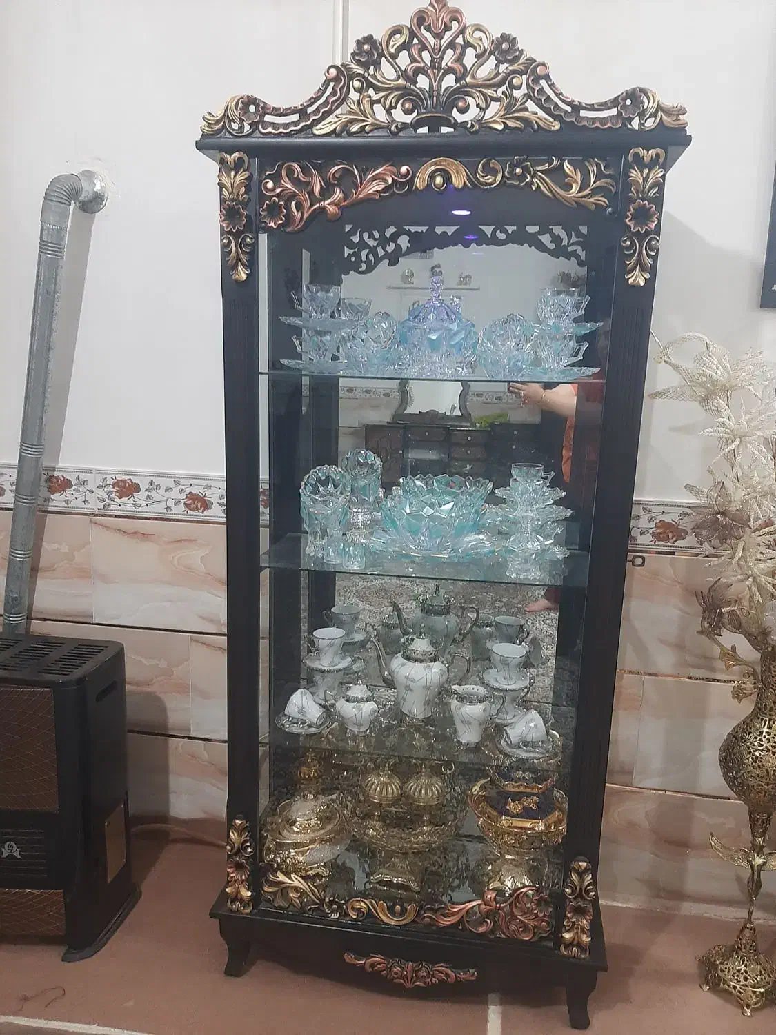 بوفه ویترین جمع وجوربدون اینکه جاگیرباشه|بوفه، ویترین، کنسول|اقبالیه, |دیوار
