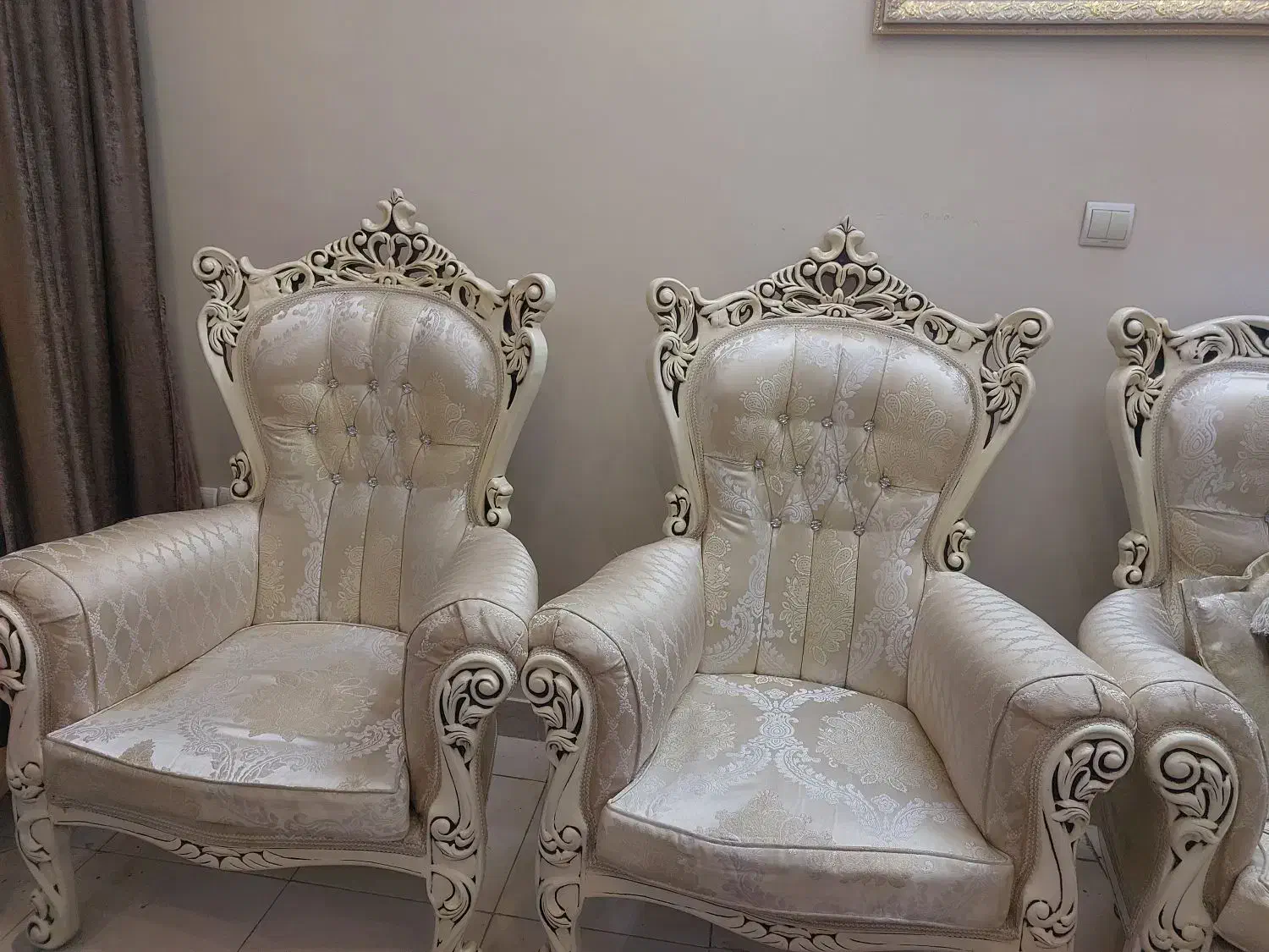 مبل سلطنتی به همراه ۳ عسلی|مبلمان خانگی و میز عسلی|ری, دولت‌آباد|دیوار