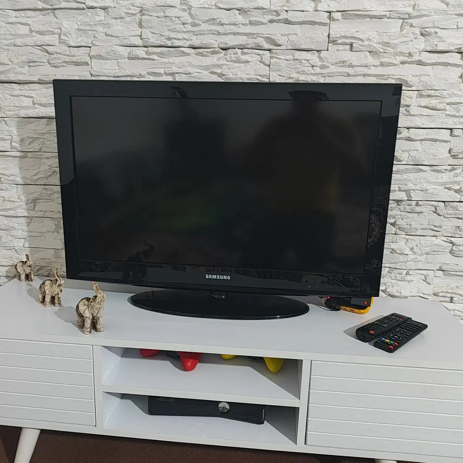 تلویزیون ۳۲ اینچ ال سی دی مارک سامسوسنگ|تلویزیون و پروژکتور|صالح آباد, |دیوار