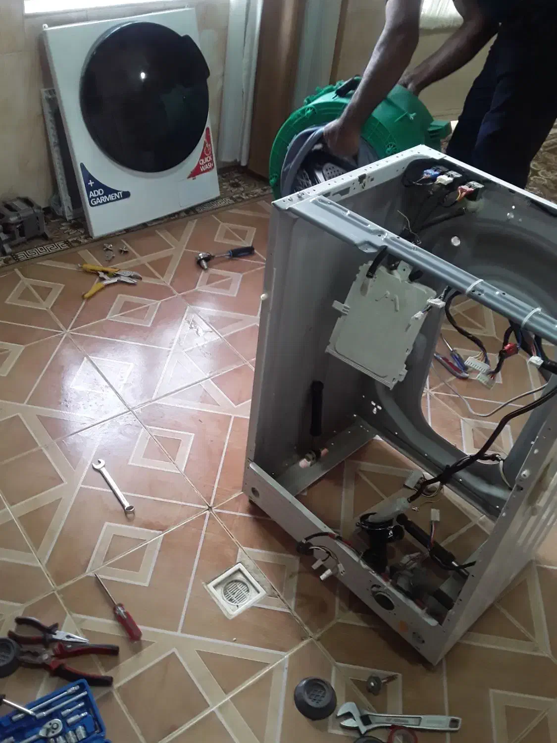 سرویس،نصب و تعمیرلباسشویی در منزل با ضمانت|خدمات پیشه و مهارت|بروجرد, |دیوار