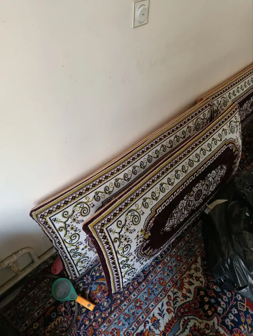 پشتی درجه یک|پشتی|دماوند, گیلاوند|دیوار