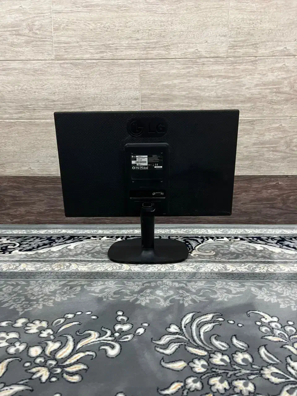 مانیتور ال جی ۱۹ اینچ|قطعات و لوازم جانبی رایانه|درگهان, |دیوار