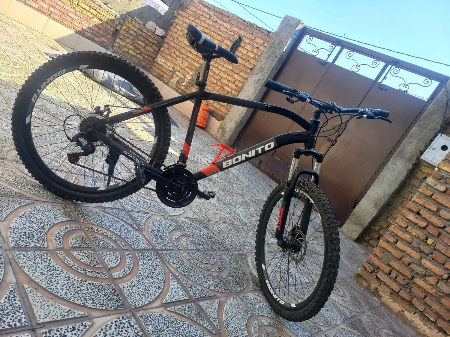 دوچرخه بونیتو ۲۶|دوچرخه، اسکیت، اسکوتر|میانه, |دیوار