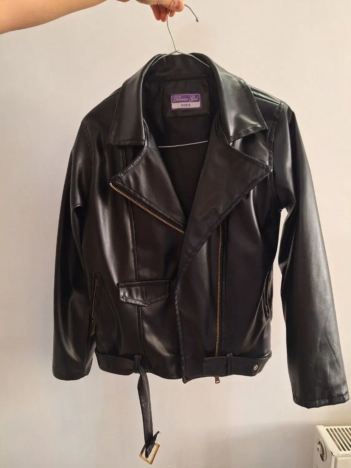 لباس|لباس|گلبهار, شهر جدید گلبهار|دیوار