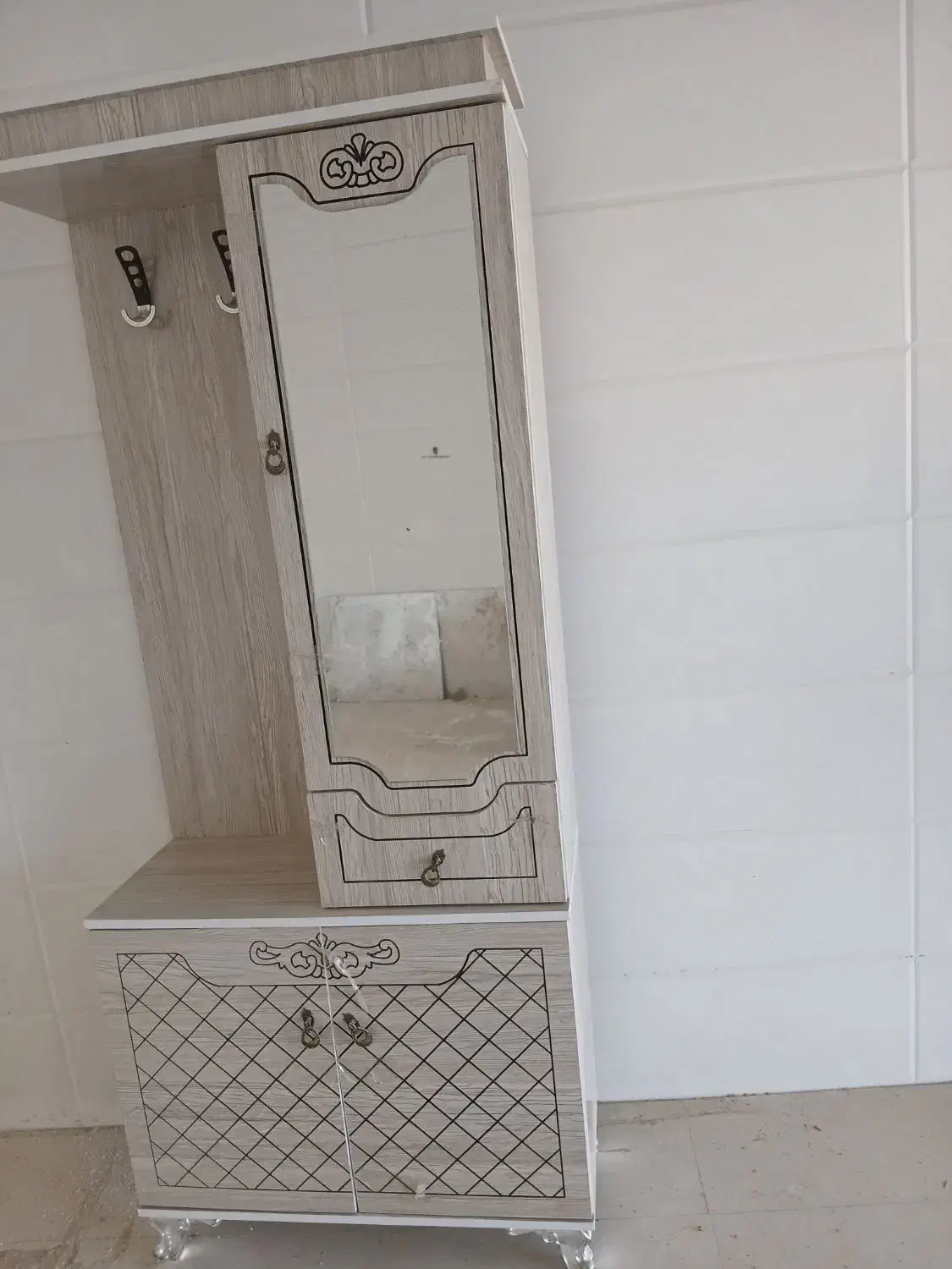 جاکفشی. جالباسی|جاکفشی، کمد، دراور|قائن, |دیوار