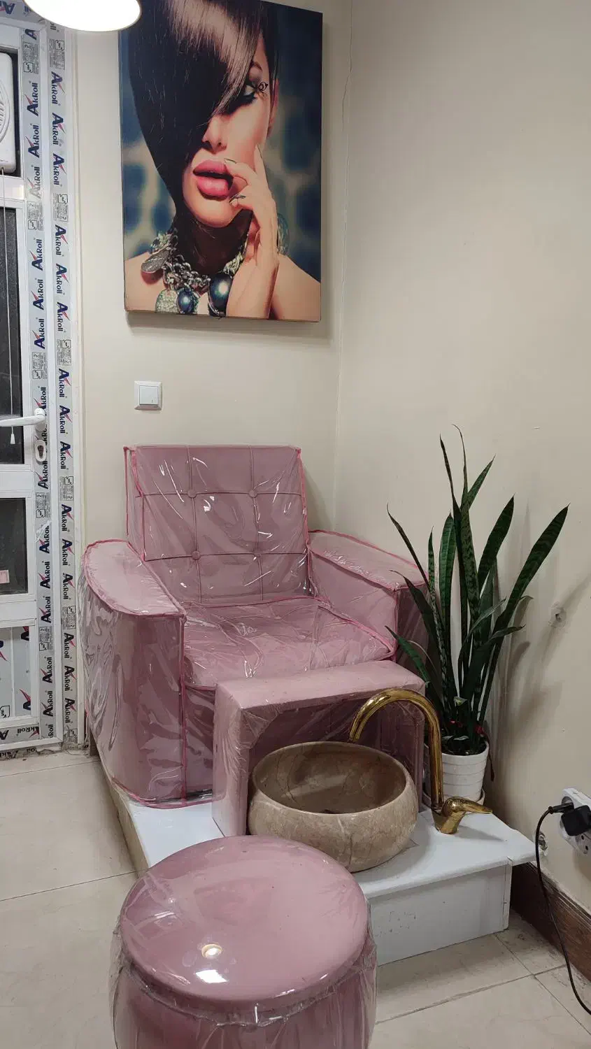 اجاره میز ناخن و لاین پدیکور در سالن تخصصی ناخن|اجارهٔ دفتر کار، اتاق اداری، مطب|شاهین‌شهر, فردوسی|دیوار