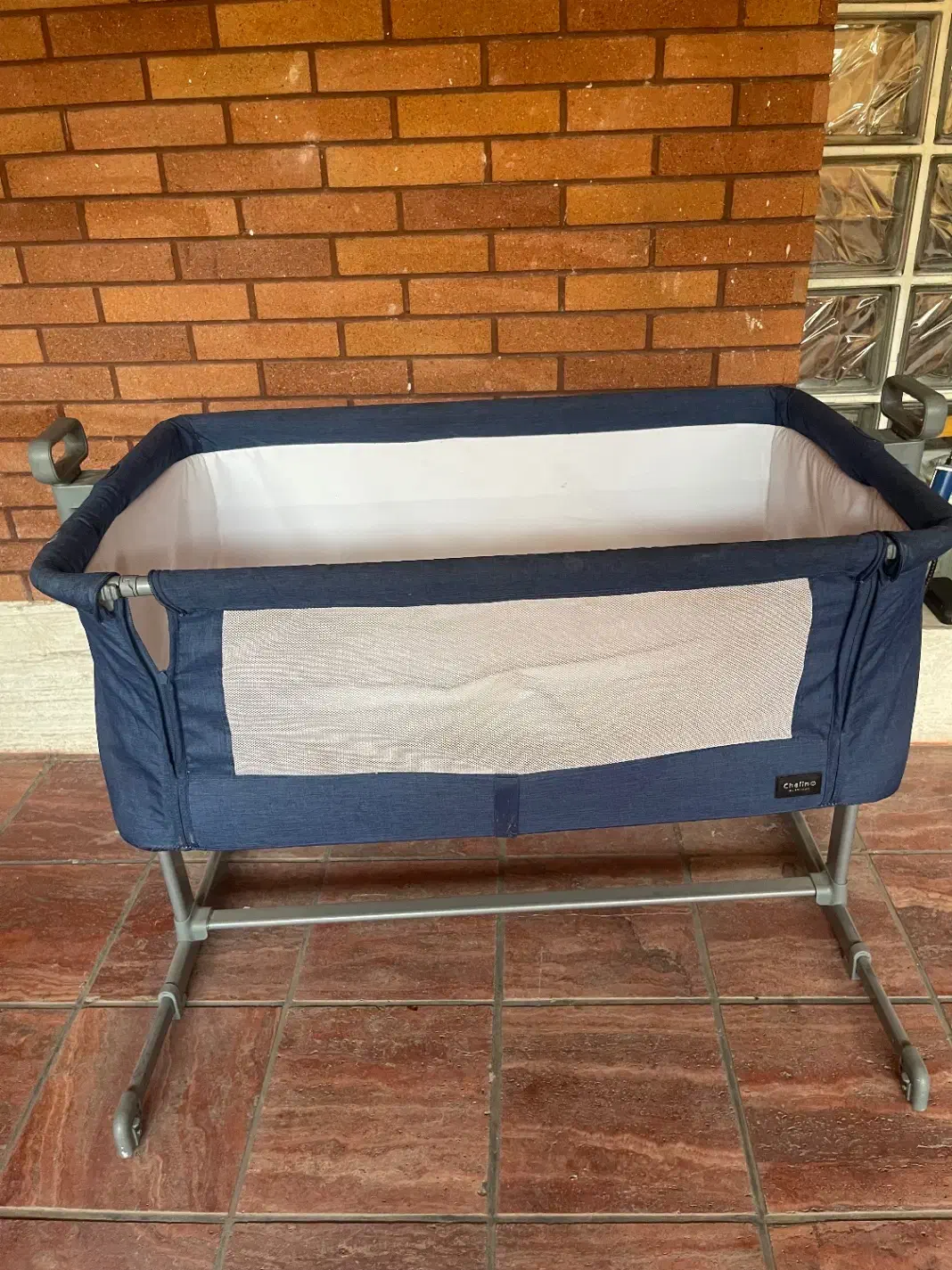 تخت کنار مادر|تخت و صندلی بچه|کاشان, دروازه فین|دیوار