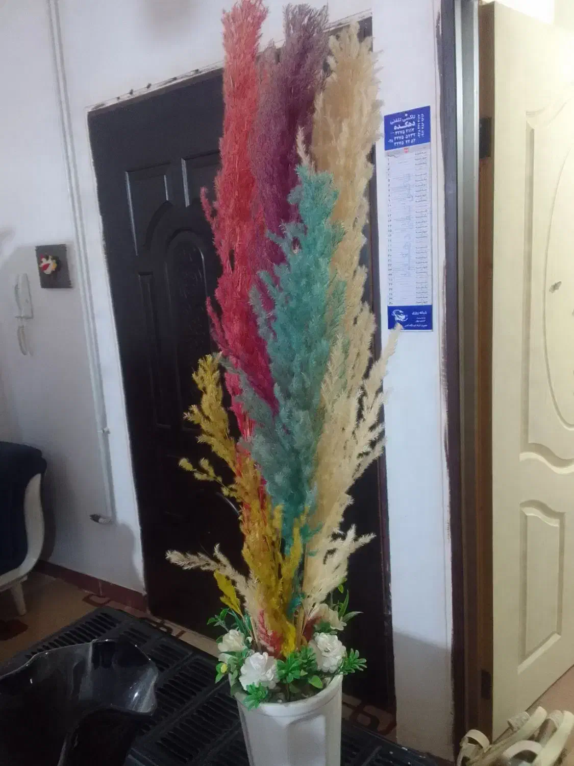 گلدان بلندمشکی باگل های چندرنگه همشون ۳۰۰|گل مصنوعی|الوند, |دیوار