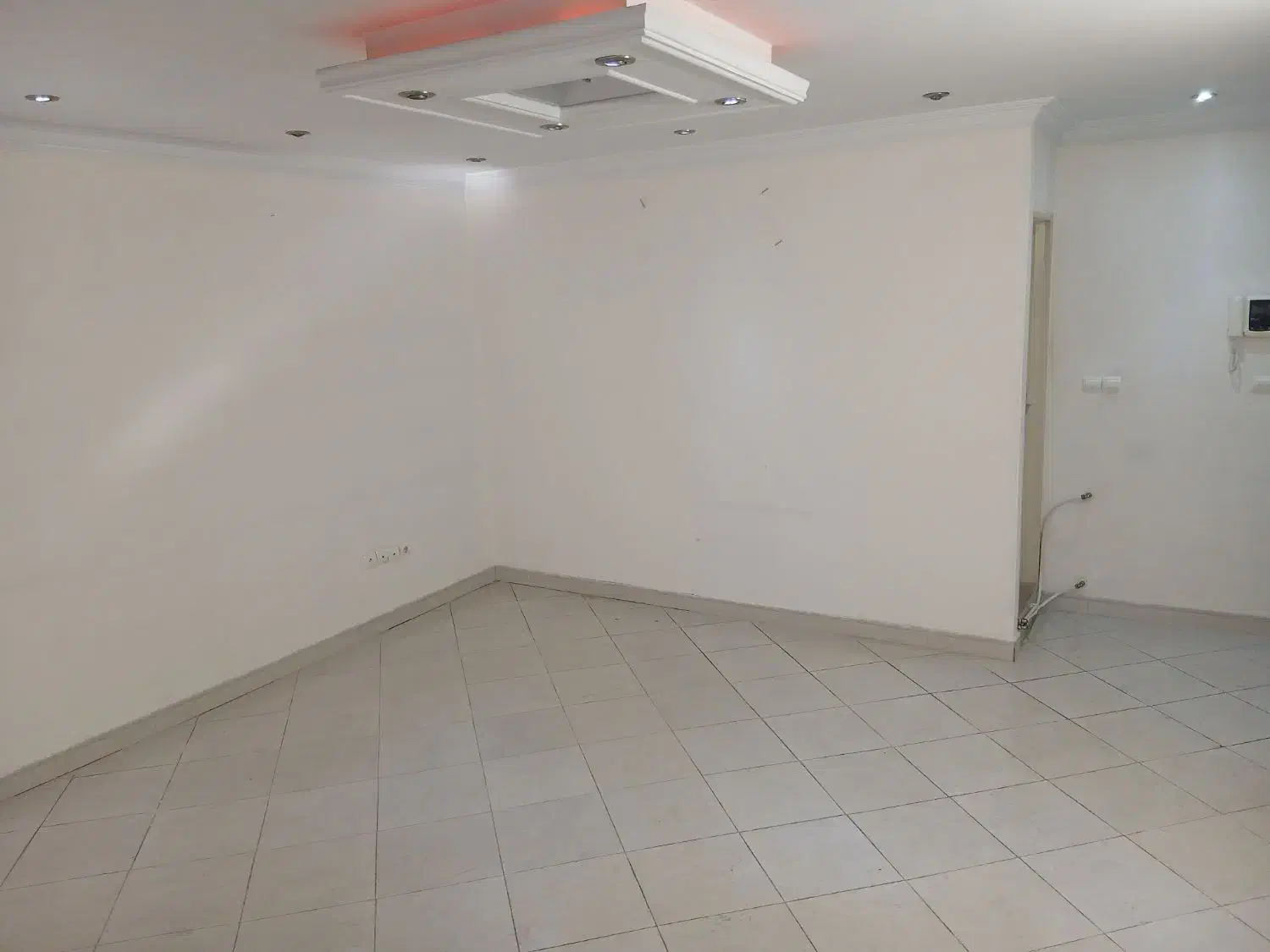 ۵۲متر یکخواب آسانسور انباری  تخلیه