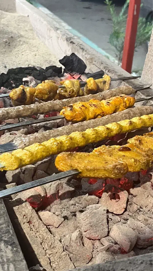 کارگرساده و صندوق دار جهت فست فود(همراه جای خواب)|استخدام خدمات فروشگاه و رستوران|یزد, |دیوار