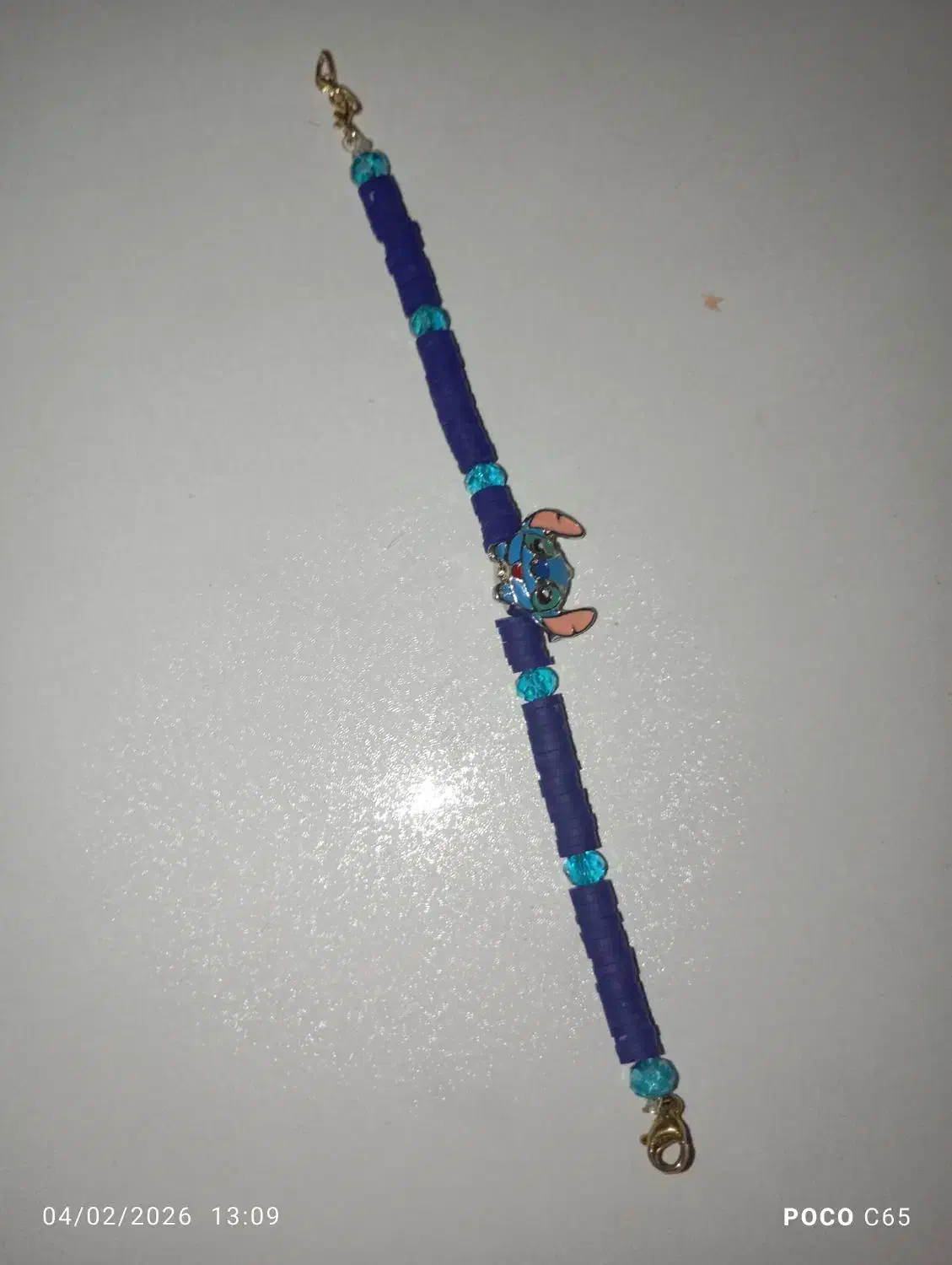 دستبند|بدلیجات|رباط‌کریم, رباط‌کریم|دیوار