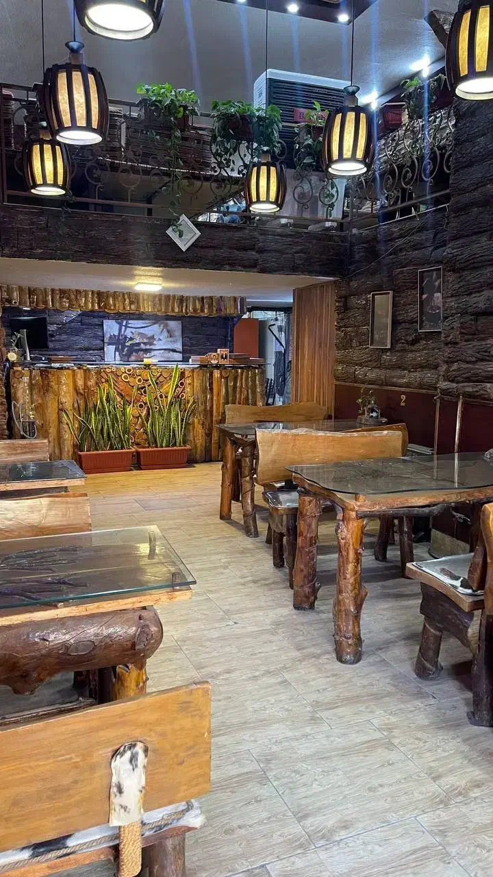 میز چوبی خاص و طبیعی|میز و صندلی غذاخوری|فشم, |دیوار