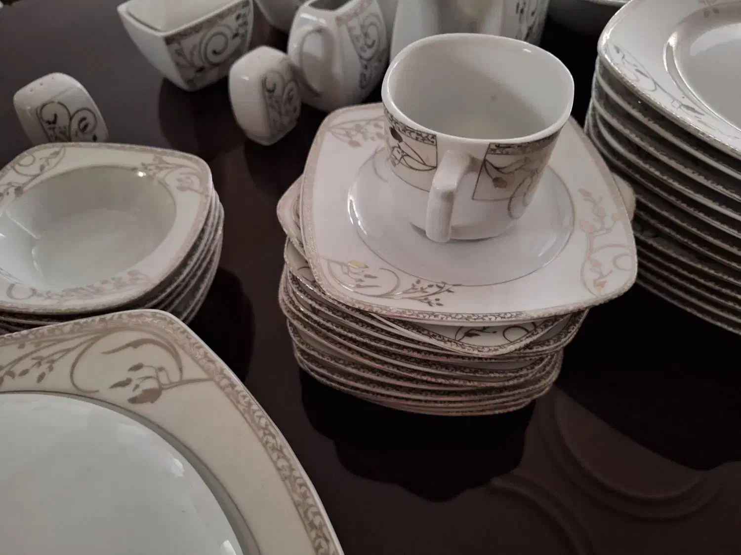 سرویس چینی ۱۲ نفره توس|ظروف سرو و پذیرایی|کوهدشت, |دیوار