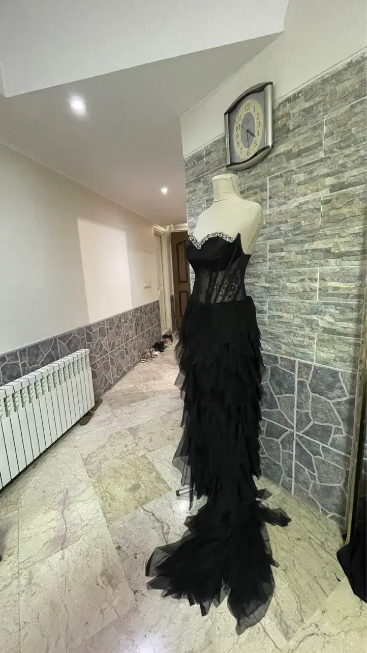 پیراهن مجلسی|لباس|تهران, حکمت|دیوار
