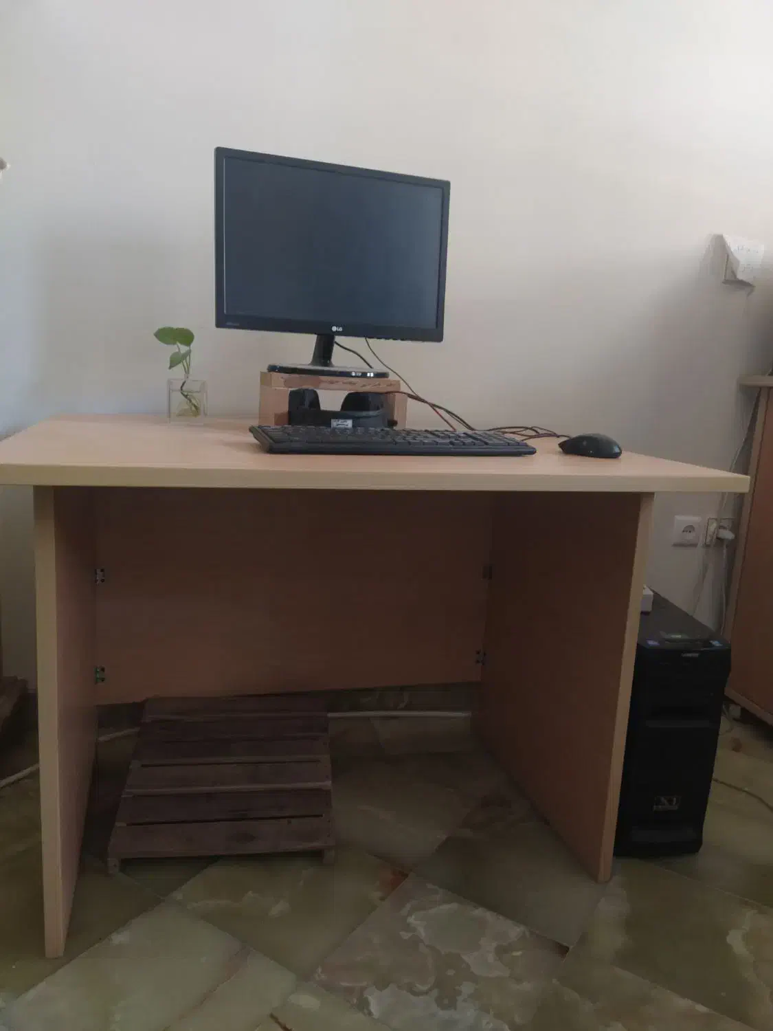 میز چوبی محکم و بادوام مناسب تحریر و کامپیوتر و ..|میز تحریر و کامپیوتر|قم, بلوار امین و ساحلی|دیوار