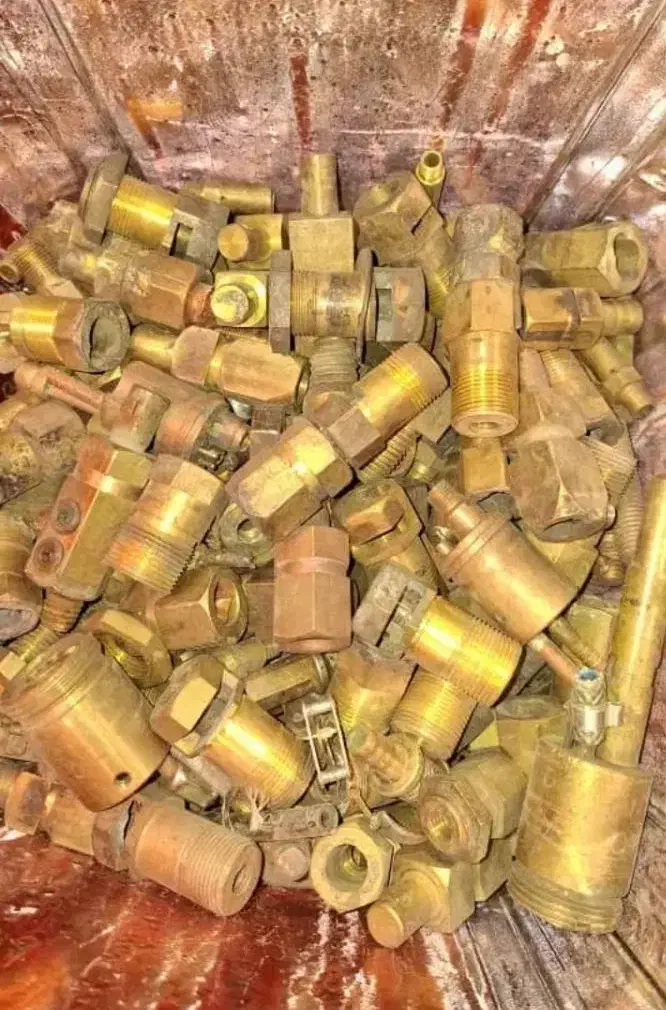 خریدار انواع فلزات رنگی و ضایعات|خدمات پیشه و مهارت|فارسان, |دیوار