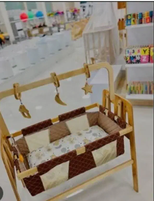 گهواره چوبی ایسان|تخت و صندلی بچه|شهرکرد, |دیوار