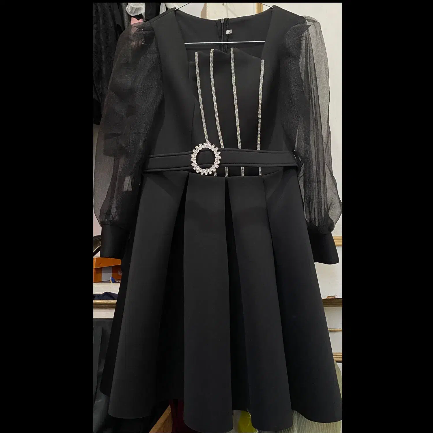 لباس مجلسی|لباس|قم, شهر قائم|دیوار