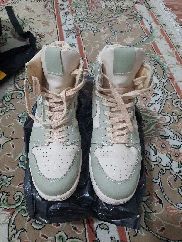 کتونی|کیف، کفش، کمربند|شیراز, بریجستون|دیوار