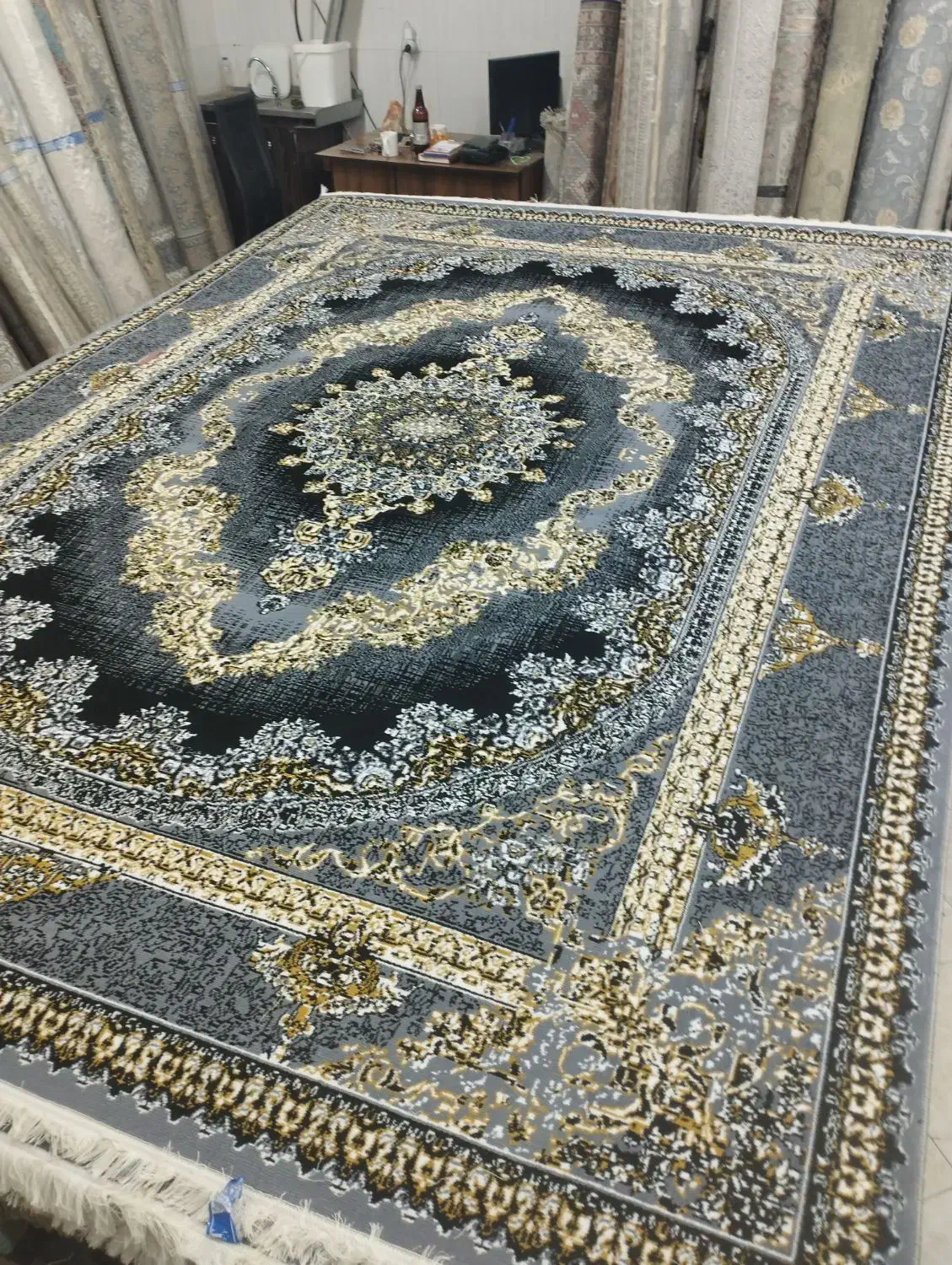 فرش ساحل فیلی|فرش|اصفهان, عطار نیشابوری|دیوار